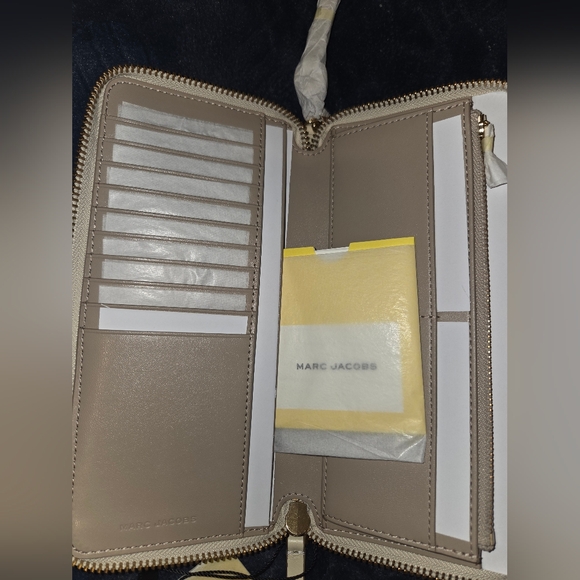 The Covered Marc Jacob Continental Wallet - Picture 3 of 4